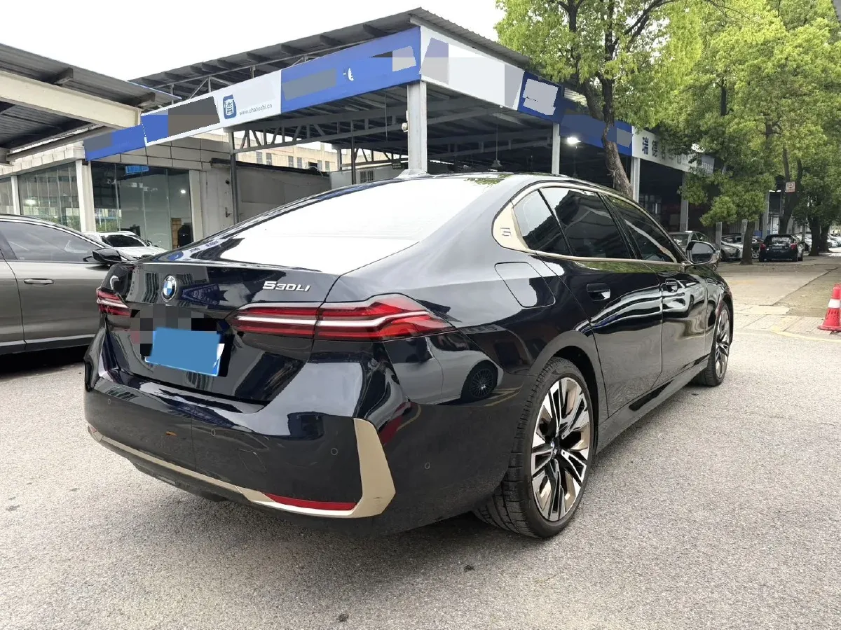 2024 BMW 5 Series 2.0T 258HP L4 8AT,autocango,china used car exporter,china ev exporter,chinese used car exporter,chinese used ev exporter