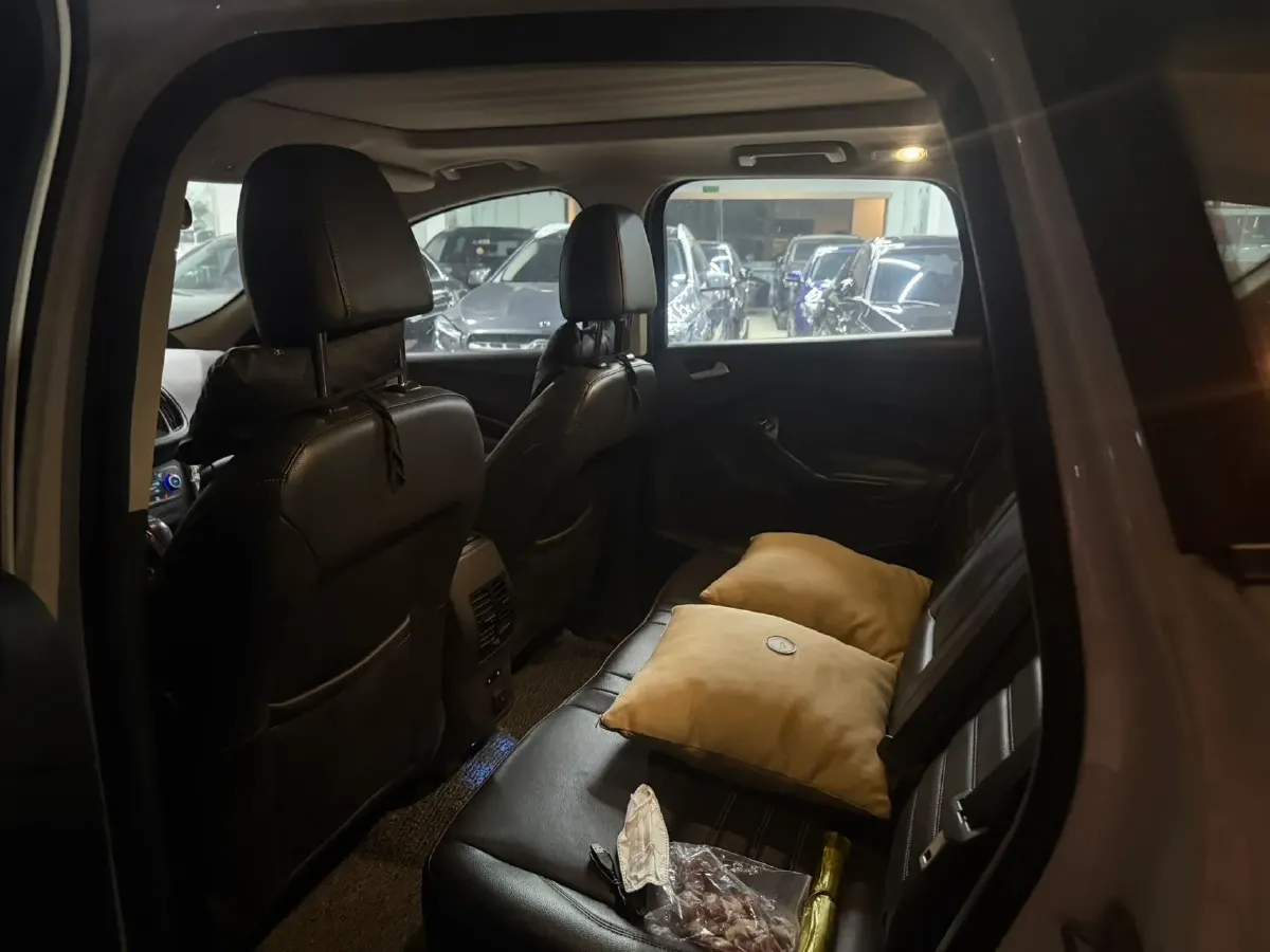 2018 Ford Kuga 1.5T 181HP L4 6AT,autocango,china used car exporter,china ev exporter,chinese used car exporter,chinese used ev exporter