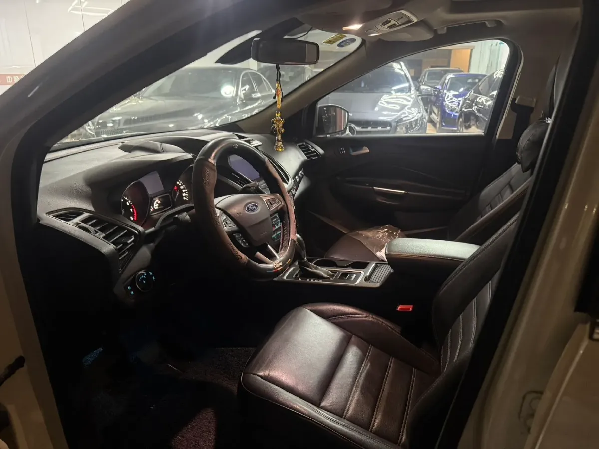 2018 Ford Kuga 1.5T 181HP L4 6AT,autocango,china used car exporter,china ev exporter,chinese used car exporter,chinese used ev exporter