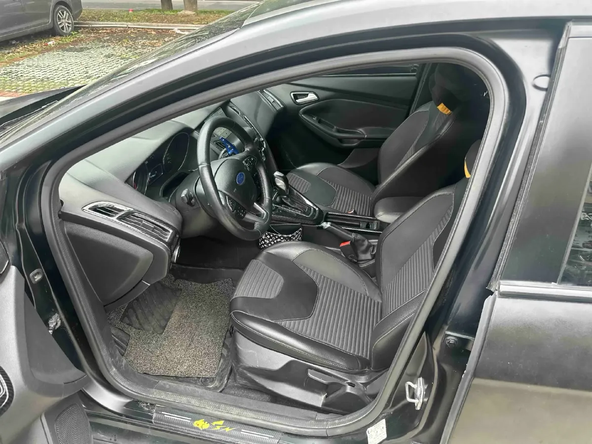 2017 Ford Focus 1.5T 181HP L4 6AT,autocango,china used car exporter,china ev exporter,chinese used car exporter,chinese used ev exporter