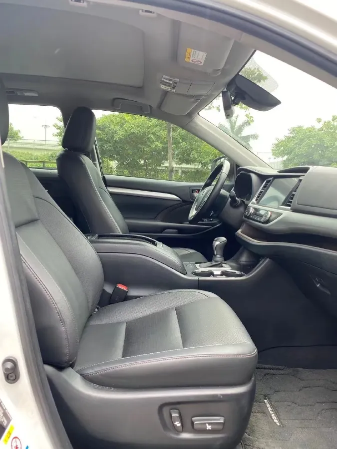 2021 Toyota Highlander 2.0T 220HP L4 6AT,autocango,china used car exporter,china ev exporter,chinese used car exporter,chinese used ev exporter