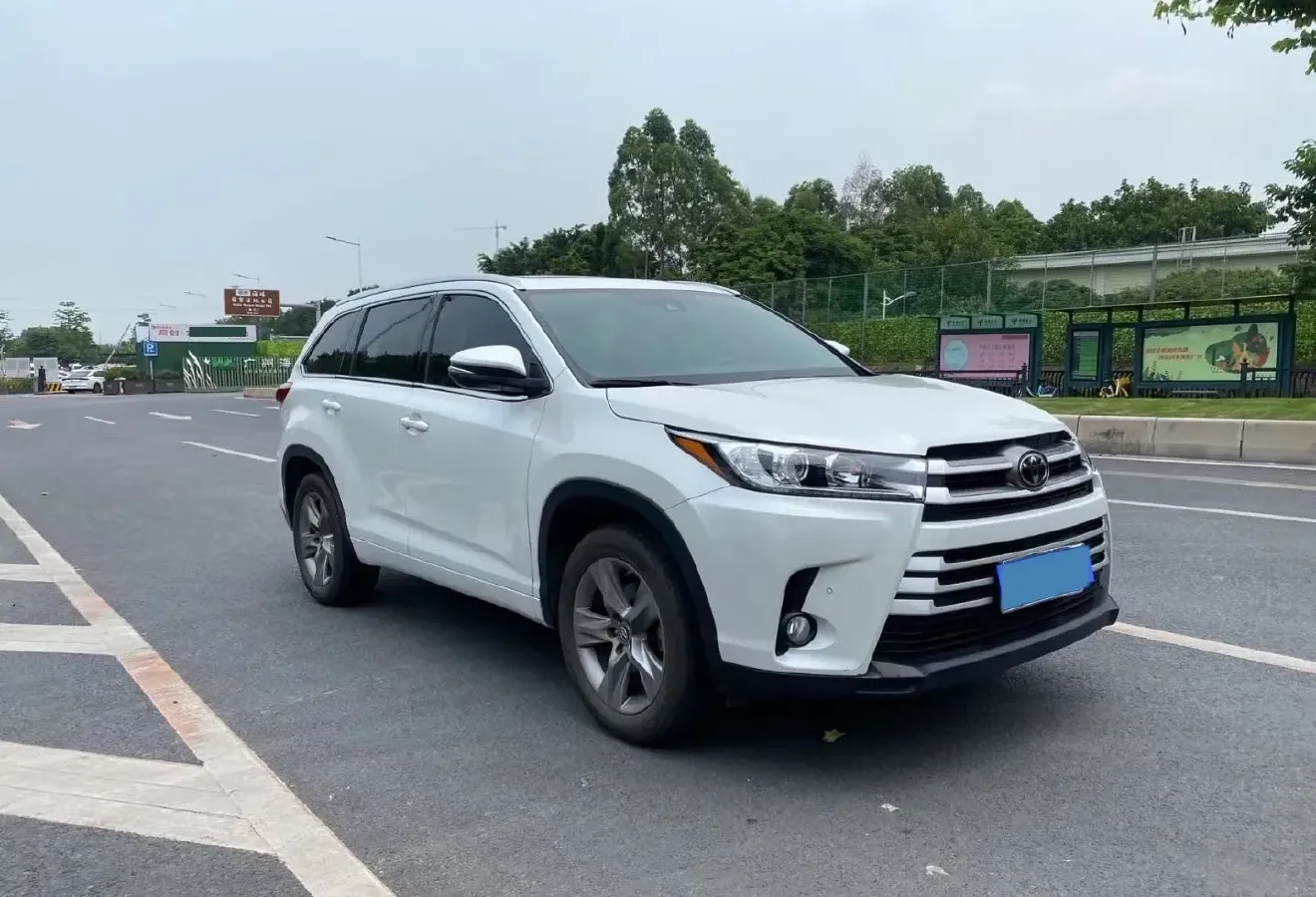2021 Toyota Highlander 2.0T 220HP L4 6AT,autocango,china used car exporter,china ev exporter,chinese used car exporter,chinese used ev exporter