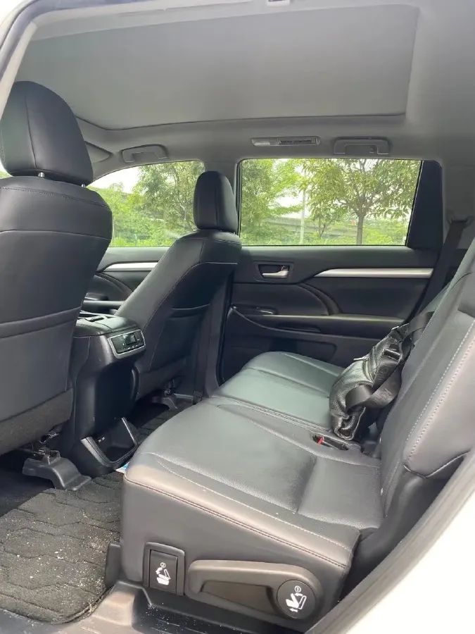 2021 Toyota Highlander 2.0T 220HP L4 6AT,autocango,china used car exporter,china ev exporter,chinese used car exporter,chinese used ev exporter