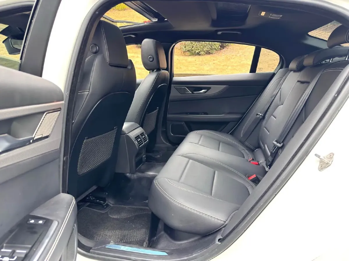 2022 Jaguar XEL 2.0T 250HP L4 8AT,autocango,china used car exporter,china ev exporter,chinese used car exporter,chinese used ev exporter