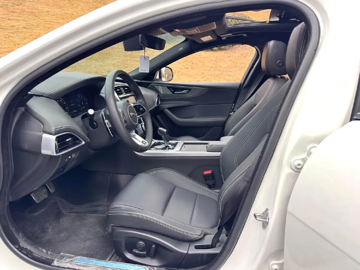 2022 Jaguar XEL 2.0T 250HP L4 8AT,autocango,china used car exporter,china ev exporter,chinese used car exporter,chinese used ev exporter