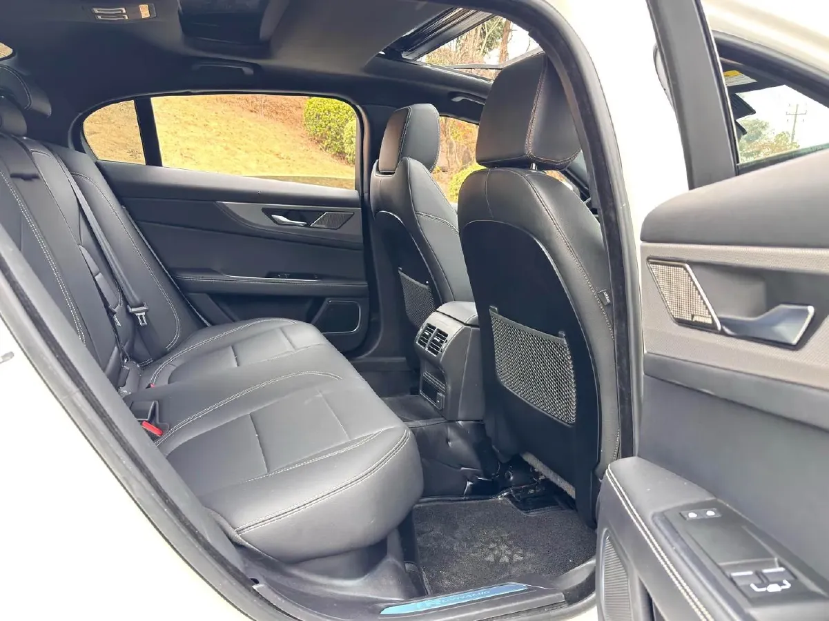 2022 Jaguar XEL 2.0T 250HP L4 8AT,autocango,china used car exporter,china ev exporter,chinese used car exporter,chinese used ev exporter