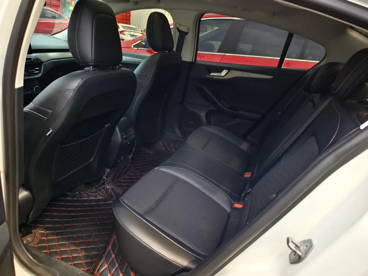 2020 Ford Focus 1.5T 174HP L3 8AT,autocango,china used car exporter,china ev exporter,chinese used car exporter,chinese used ev exporter