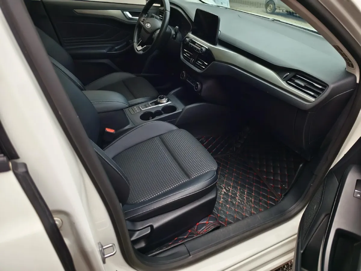 2020 Ford Focus 1.5T 174HP L3 8AT,autocango,china used car exporter,china ev exporter,chinese used car exporter,chinese used ev exporter