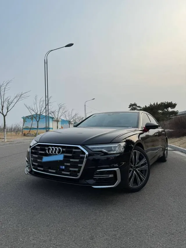 2025 Audi A6L 2.0T 245HP L4 7DCT,autocango,china used car exporter,china ev exporter,chinese used car exporter,chinese used ev exporter
