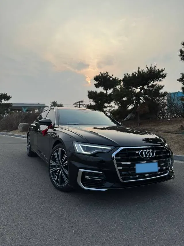 2025 Audi A6L 2.0T 245HP L4 7DCT,autocango,china used car exporter,china ev exporter,chinese used car exporter,chinese used ev exporter