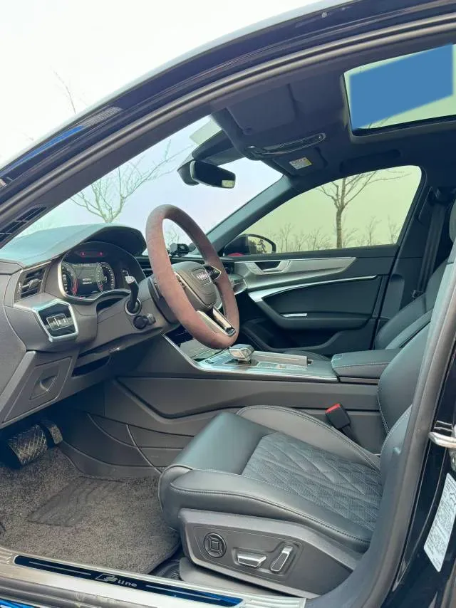 2025 Audi A6L 2.0T 245HP L4 7DCT,autocango,china used car exporter,china ev exporter,chinese used car exporter,chinese used ev exporter