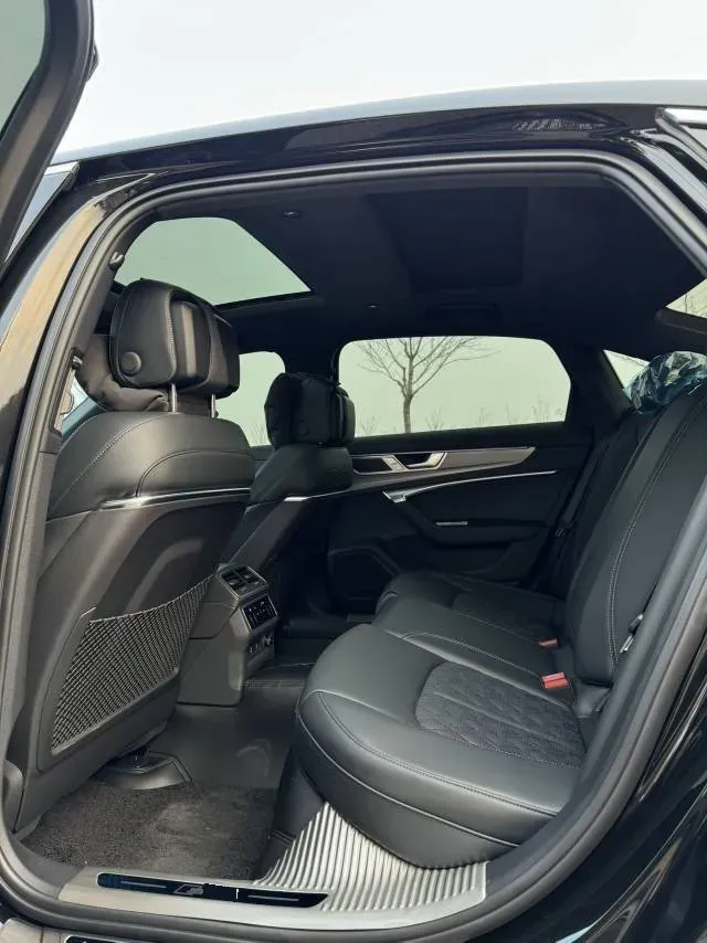 2025 Audi A6L 2.0T 245HP L4 7DCT,autocango,china used car exporter,china ev exporter,chinese used car exporter,chinese used ev exporter