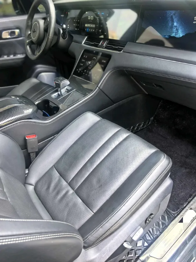 2020 Li ONE Range Extended 131HP REEV 40.5KWH,autocango,china used car exporter,china ev exporter,chinese used car exporter,chinese used ev exporter