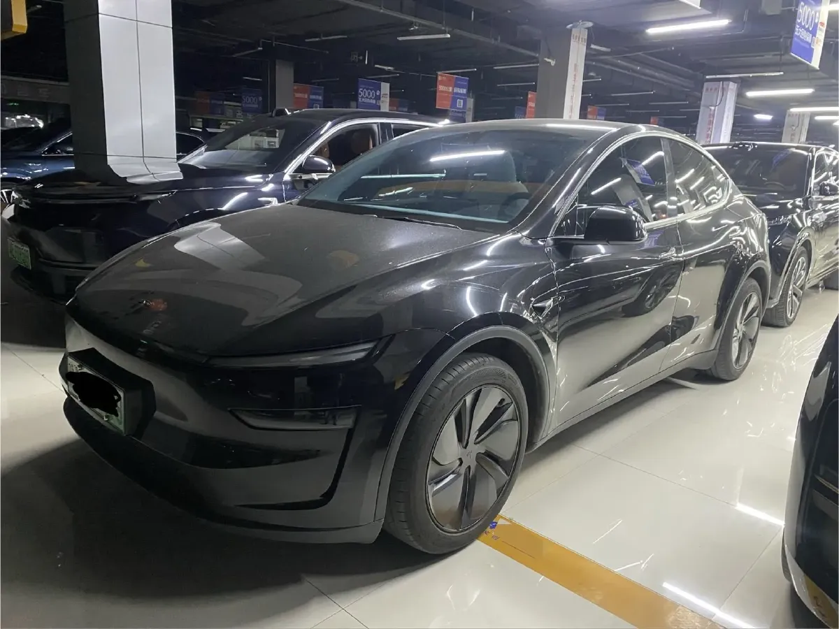 2025 Tesla Model Y BEV 62.5KWH,autocango,china used car exporter,china ev exporter,chinese used car exporter,chinese used ev exporter