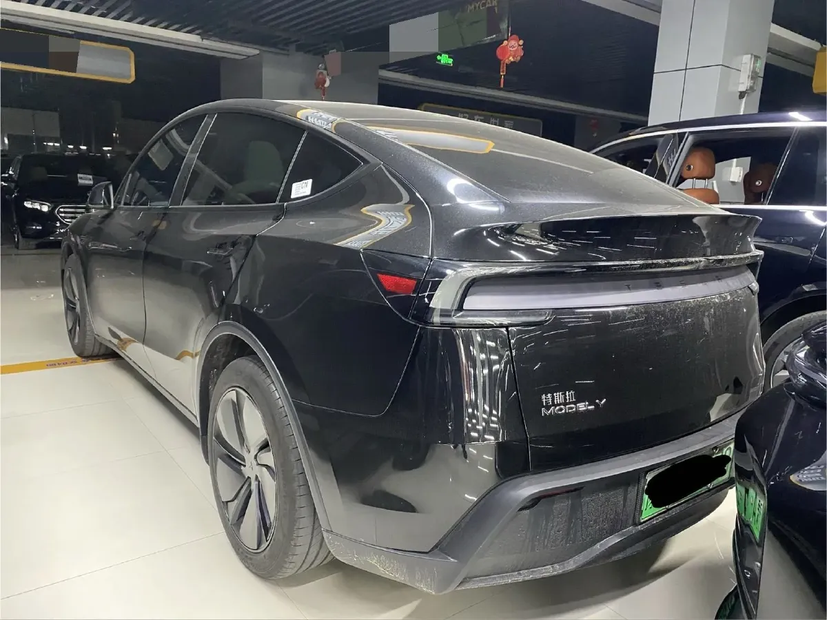 2025 Tesla Model Y BEV 62.5KWH,autocango,china used car exporter,china ev exporter,chinese used car exporter,chinese used ev exporter