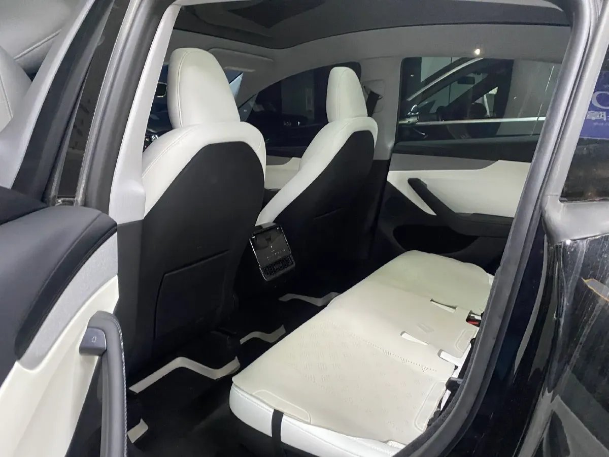 2025 Tesla Model Y BEV 62.5KWH,autocango,china used car exporter,china ev exporter,chinese used car exporter,chinese used ev exporter