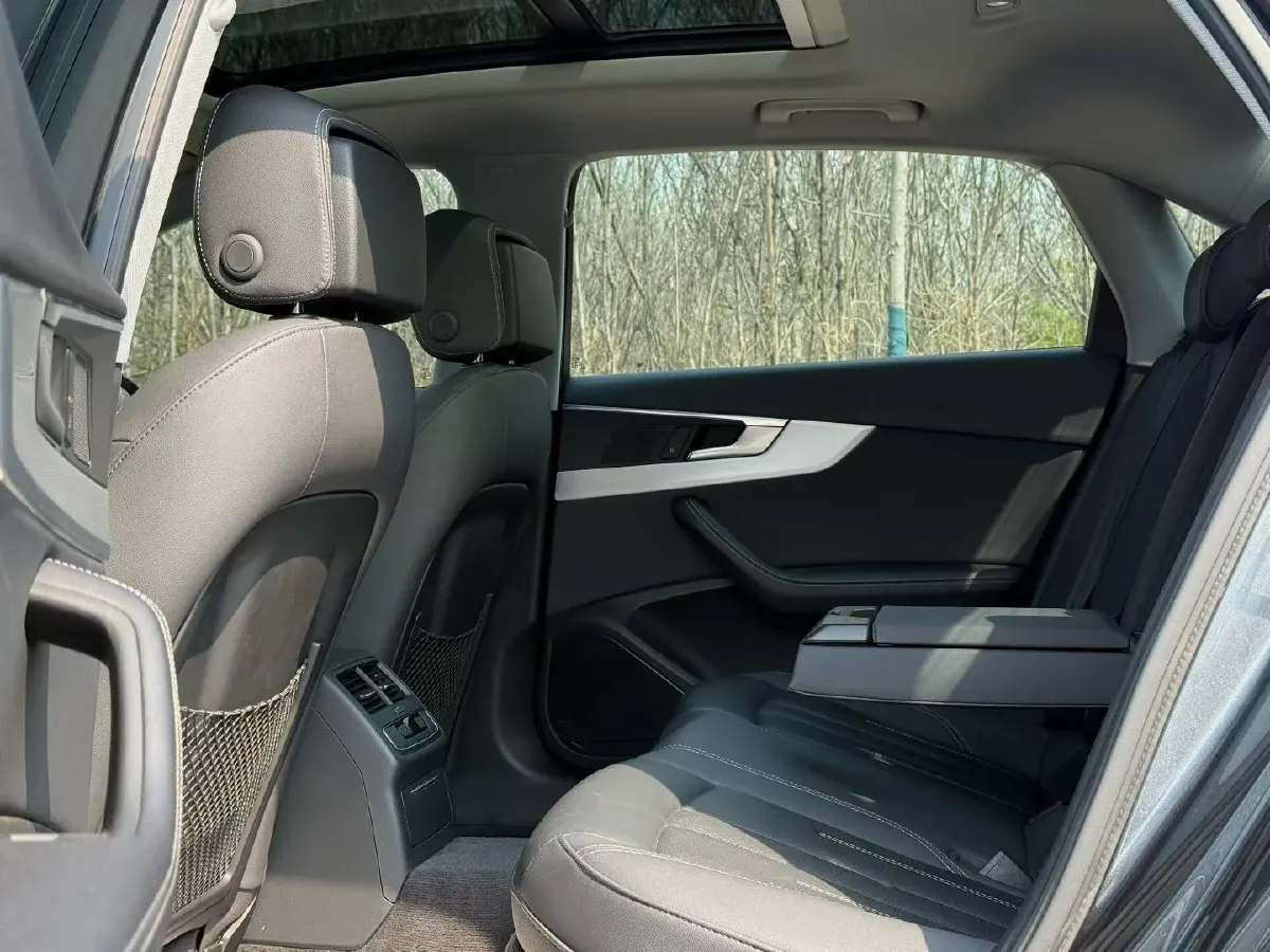 2020 Audi A4L 2.0T 190HP L4 7DCT,autocango,china used car exporter,china ev exporter,chinese used car exporter,chinese used ev exporter