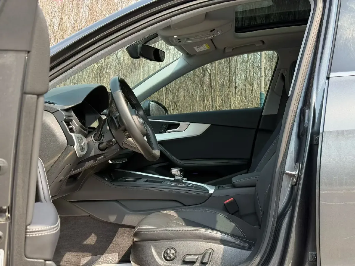 2020 Audi A4L 2.0T 190HP L4 7DCT,autocango,china used car exporter,china ev exporter,chinese used car exporter,chinese used ev exporter