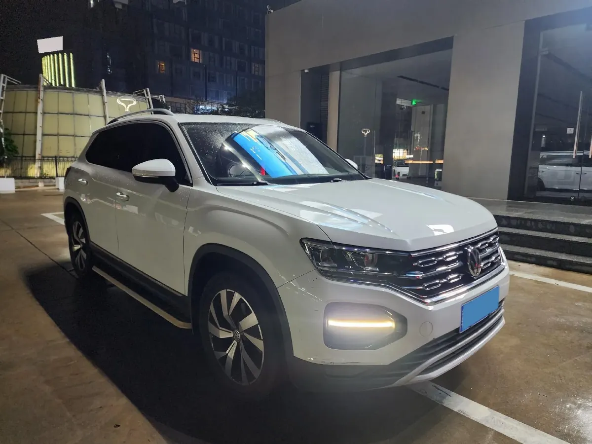2019 Jeep Cherokee 2.0T 234HP L4 9AT,autocango,china used car exporter,china ev exporter,chinese used car exporter,chinese used ev exporter