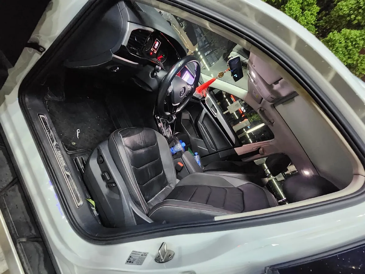 2019 Jeep Cherokee 2.0T 234HP L4 9AT,autocango,china used car exporter,china ev exporter,chinese used car exporter,chinese used ev exporter