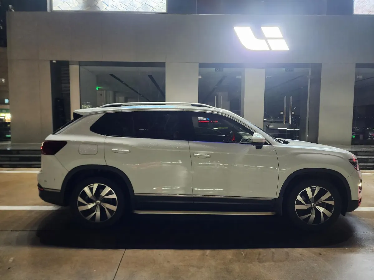 2019 Jeep Cherokee 2.0T 234HP L4 9AT,autocango,china used car exporter,china ev exporter,chinese used car exporter,chinese used ev exporter
