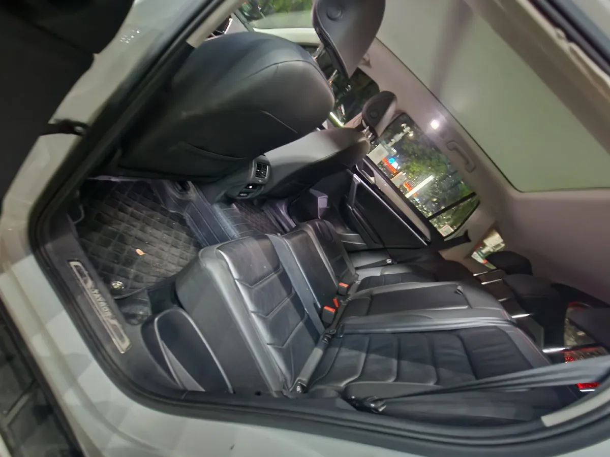 2019 Jeep Cherokee 2.0T 234HP L4 9AT,autocango,china used car exporter,china ev exporter,chinese used car exporter,chinese used ev exporter