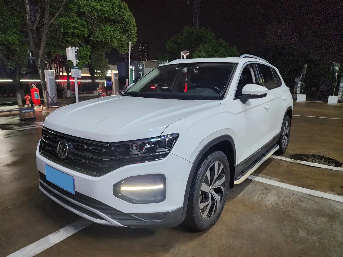2019 Jeep Cherokee 2.0T 234HP L4 9AT,autocango,china used car exporter,china ev exporter,chinese used car exporter,chinese used ev exporter