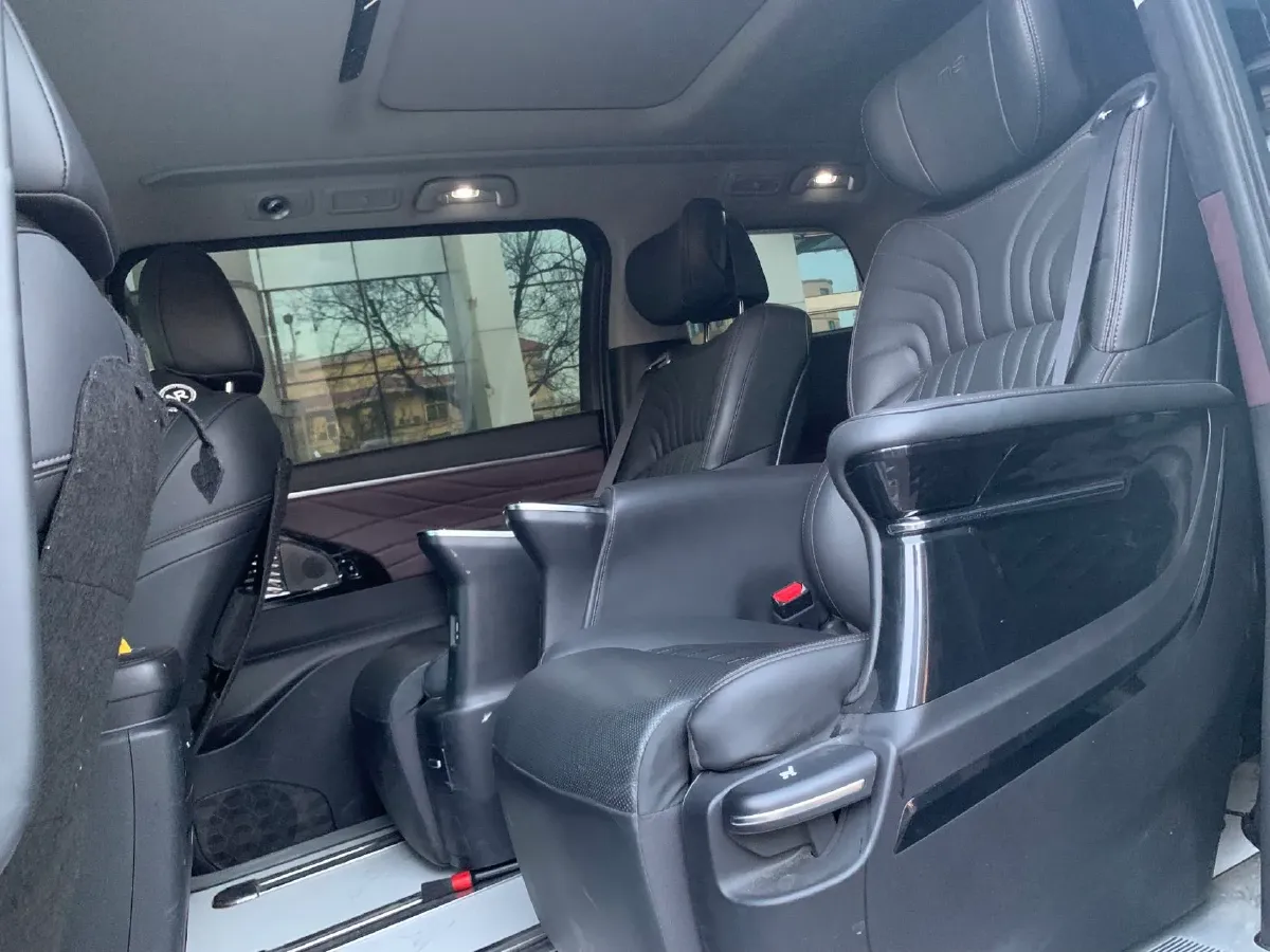 2024 GAC Trumpchi M8 2.0T 252HP L4 8AT,autocango,china used car exporter,china ev exporter,chinese used car exporter,chinese used ev exporter