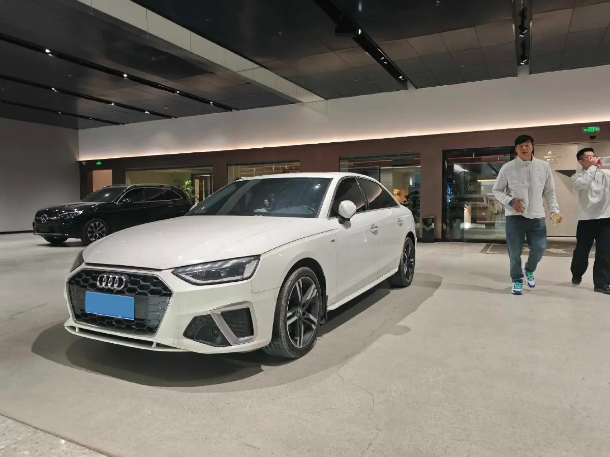 2020 Audi A4L 2.0T 190HP L4 7DCT,autocango,china used car exporter,china ev exporter,chinese used car exporter,chinese used ev exporter