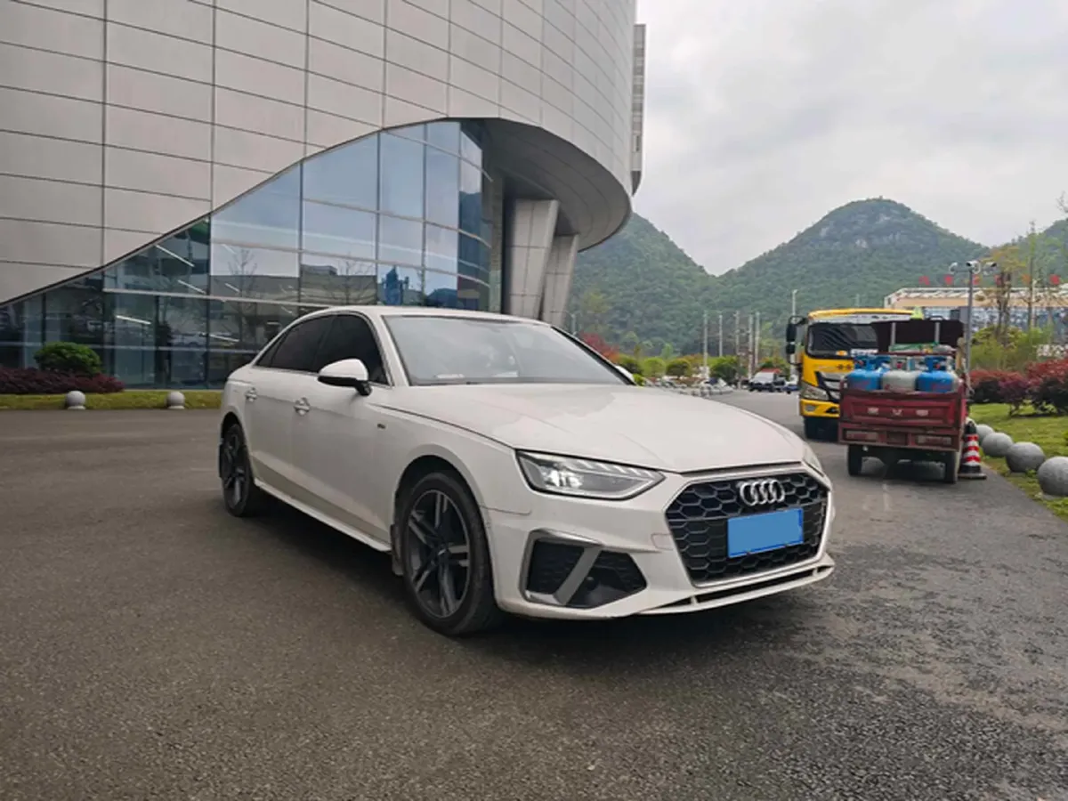 2020 Audi A4L 2.0T 190HP L4 7DCT,autocango,china used car exporter,china ev exporter,chinese used car exporter,chinese used ev exporter