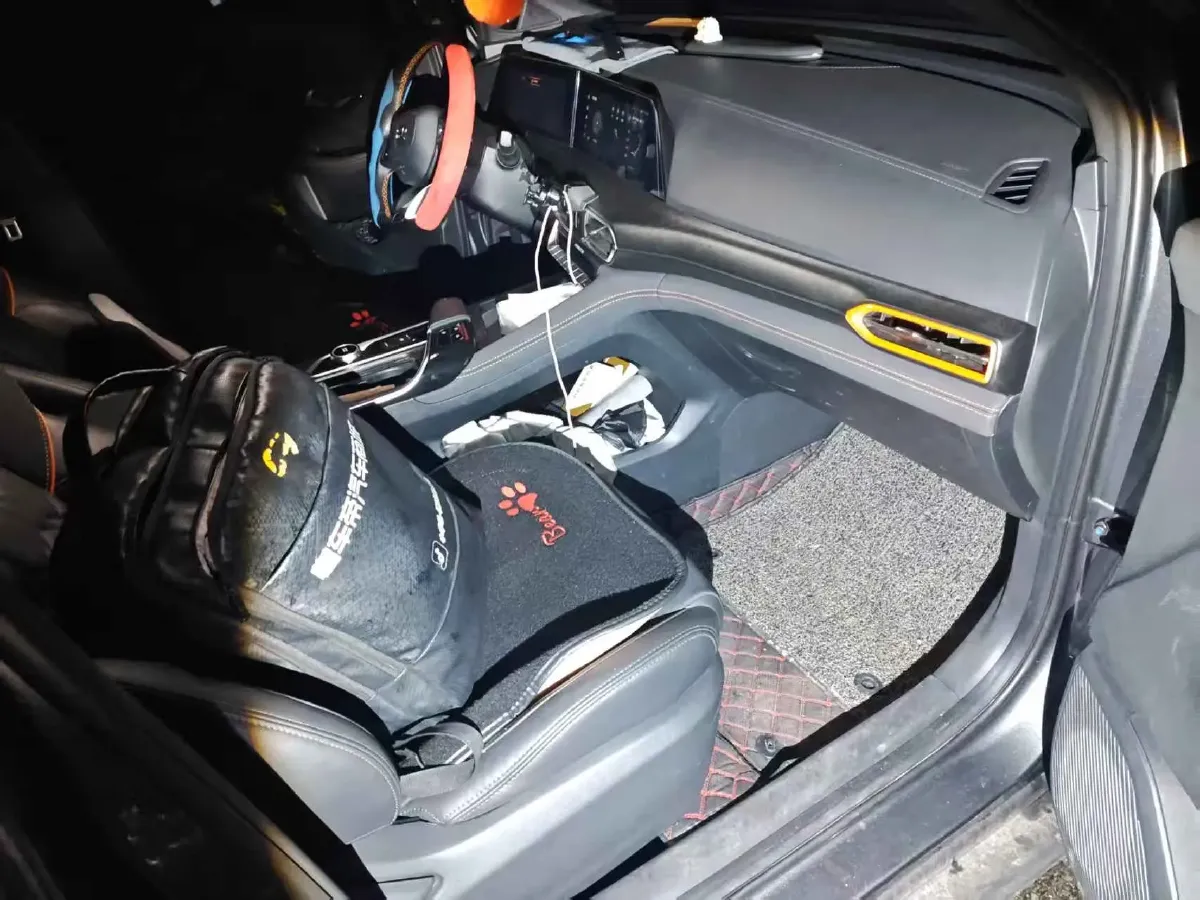 2022 ChangAn UNI-T 1.5T 188HP L4 7DCT,autocango,china used car exporter,china ev exporter,chinese used car exporter,chinese used ev exporter