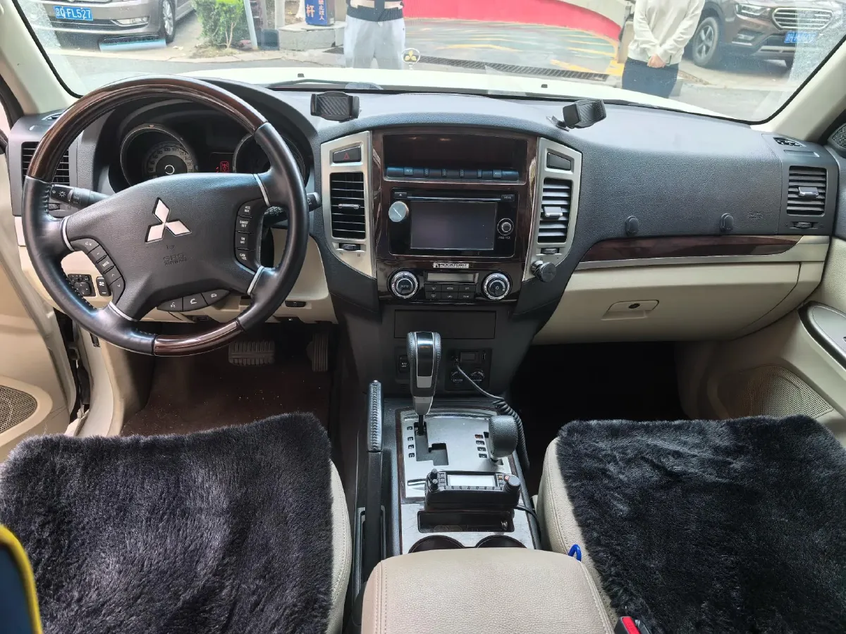2018 Mitsubishi Pajero 3.0L 174HP V6 5AT,autocango,china used car exporter,china ev exporter,chinese used car exporter,chinese used ev exporter