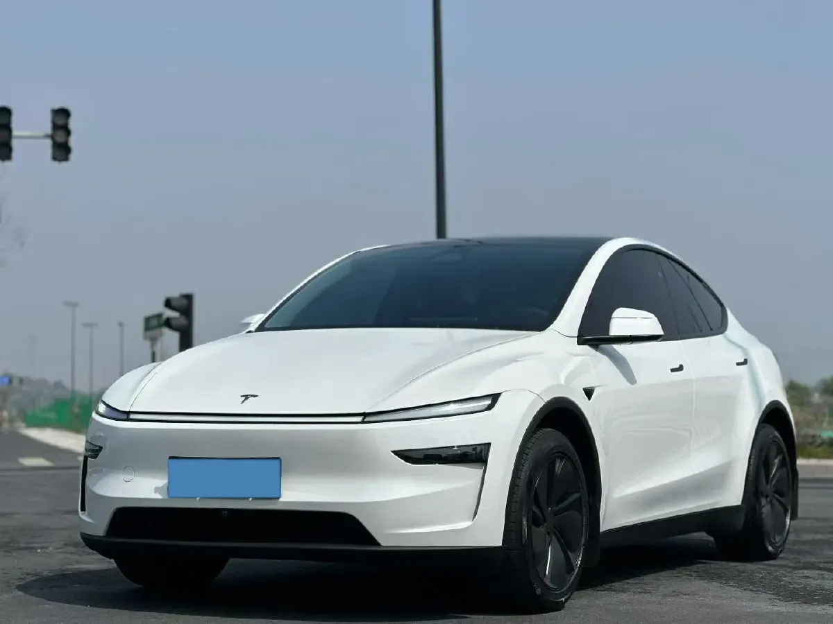2025 Tesla Model Y BEV 62.5KWH,autocango,china used car exporter,china ev exporter,chinese used car exporter,chinese used ev exporter