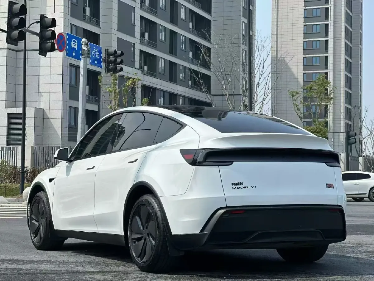 2025 Tesla Model Y BEV 62.5KWH,autocango,china used car exporter,china ev exporter,chinese used car exporter,chinese used ev exporter