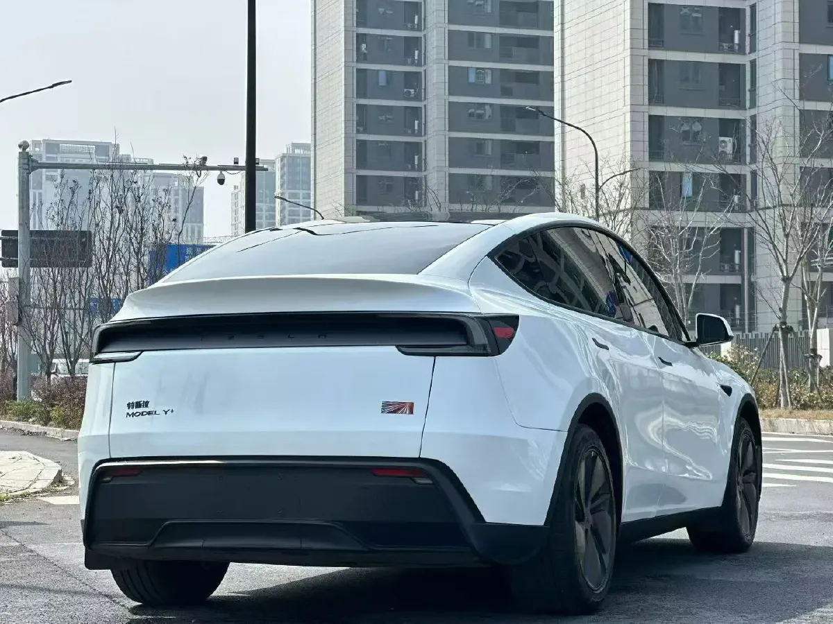 2025 Tesla Model Y BEV 62.5KWH,autocango,china used car exporter,china ev exporter,chinese used car exporter,chinese used ev exporter