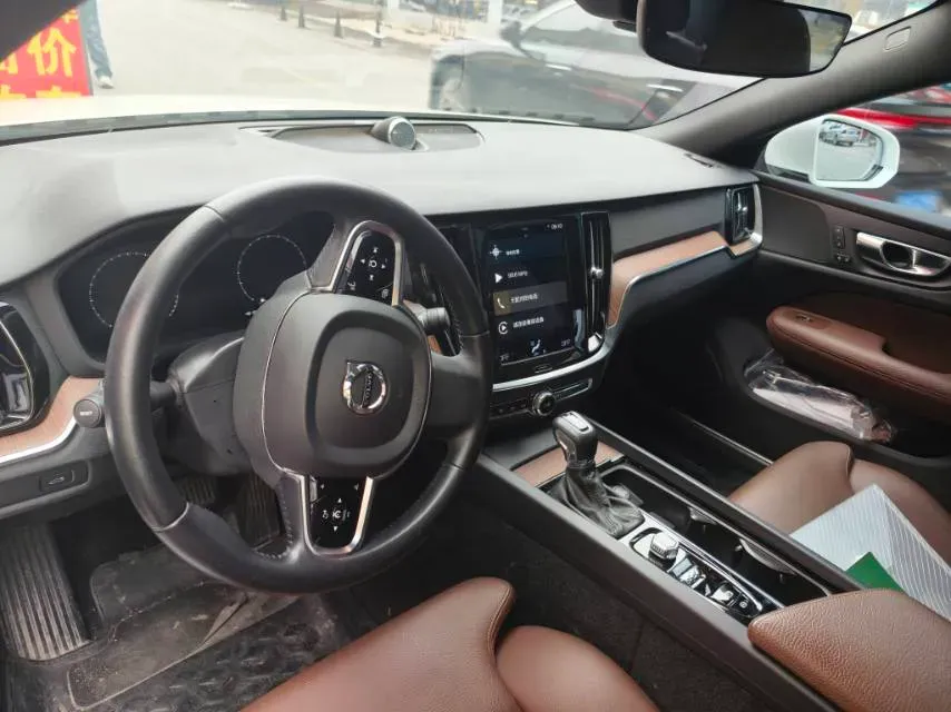2021 Volvo S60 2.0T 190HP L4 8AT,autocango,china used car exporter,china ev exporter,chinese used car exporter,chinese used ev exporter