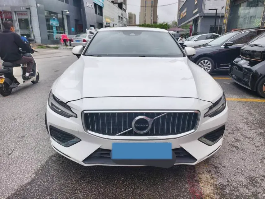 2021 Volvo S60 2.0T 190HP L4 8AT,autocango,china used car exporter,china ev exporter,chinese used car exporter,chinese used ev exporter