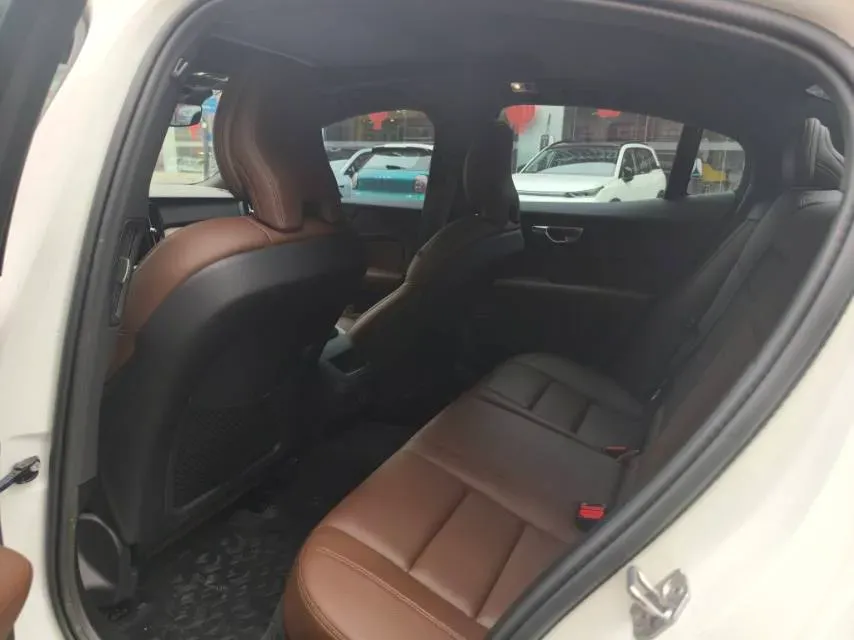 2021 Volvo S60 2.0T 190HP L4 8AT,autocango,china used car exporter,china ev exporter,chinese used car exporter,chinese used ev exporter