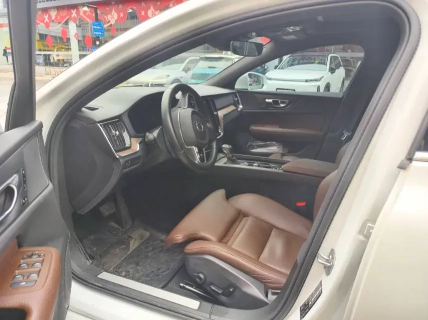 2021 Volvo S60 2.0T 190HP L4 8AT,autocango,china used car exporter,china ev exporter,chinese used car exporter,chinese used ev exporter
