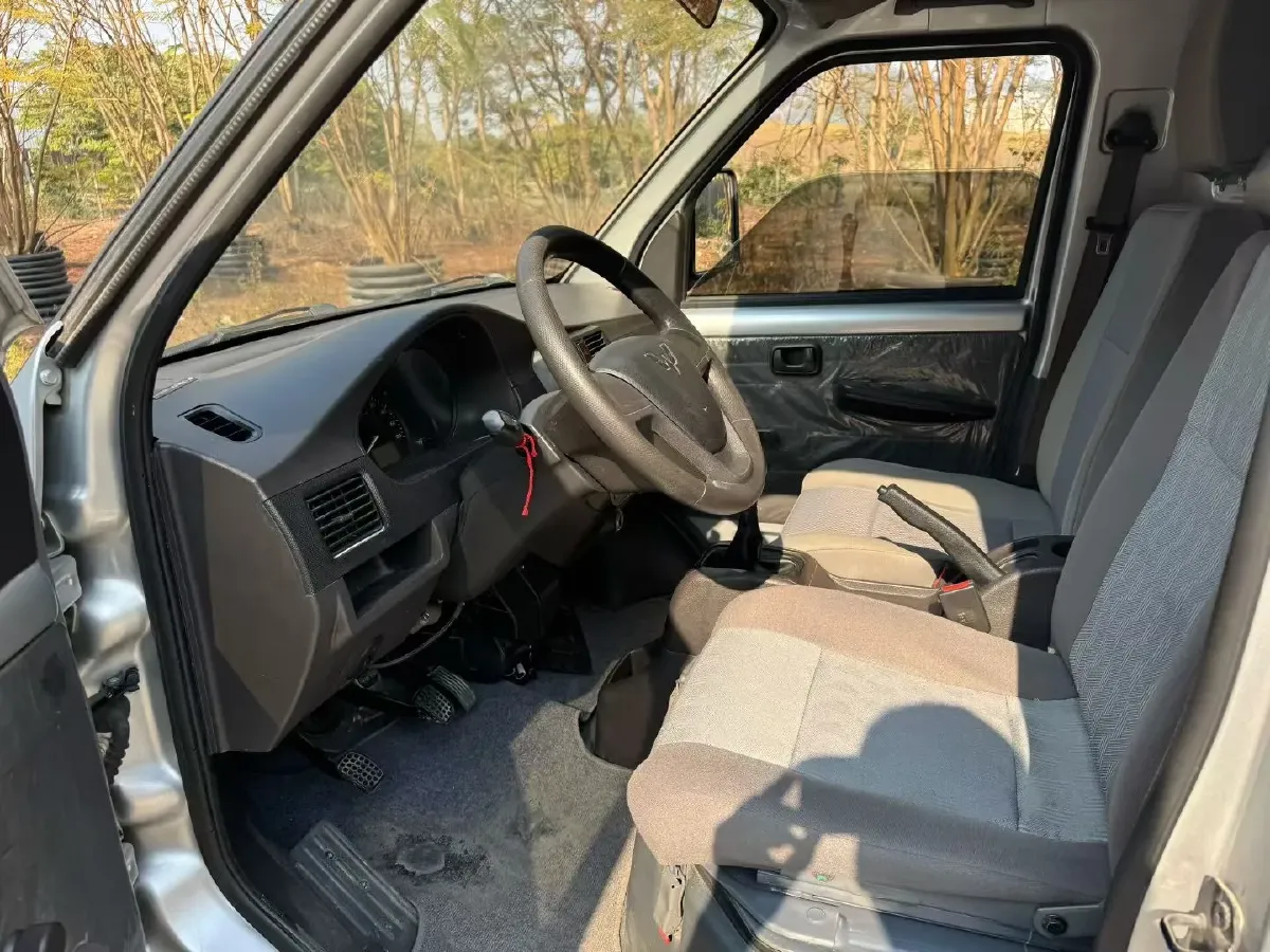 2021 WuLing RongGuang Mini Truck 1.5L 99HP L4 5MT,autocango,china used car exporter,china ev exporter,chinese used car exporter,chinese used ev exporter