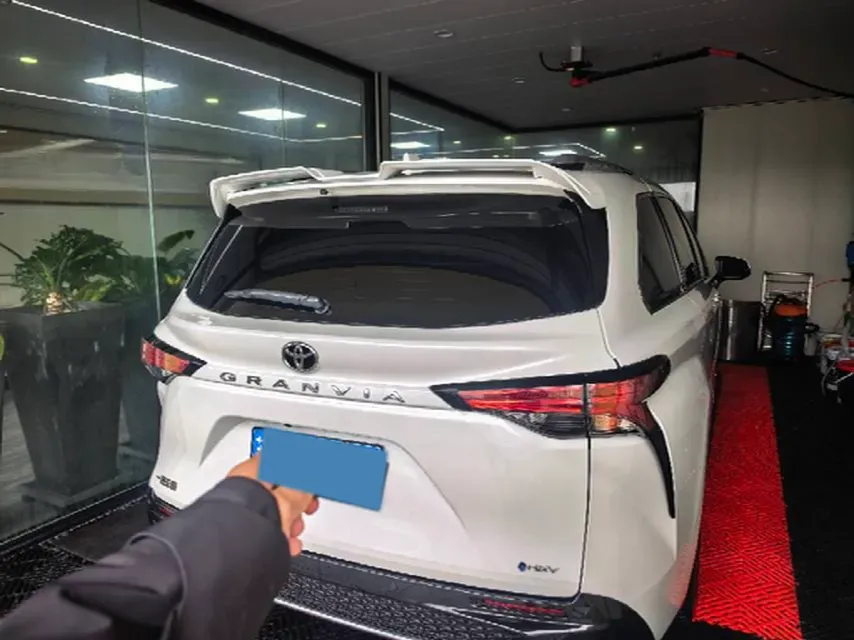 2024 Toyota Granvia 2.5L 189HP L4 E-CVT Hybrid,autocango,china used car exporter,china ev exporter,chinese used car exporter,chinese used ev exporter