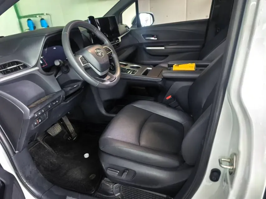 2024 Toyota Granvia 2.5L 189HP L4 E-CVT Hybrid,autocango,china used car exporter,china ev exporter,chinese used car exporter,chinese used ev exporter