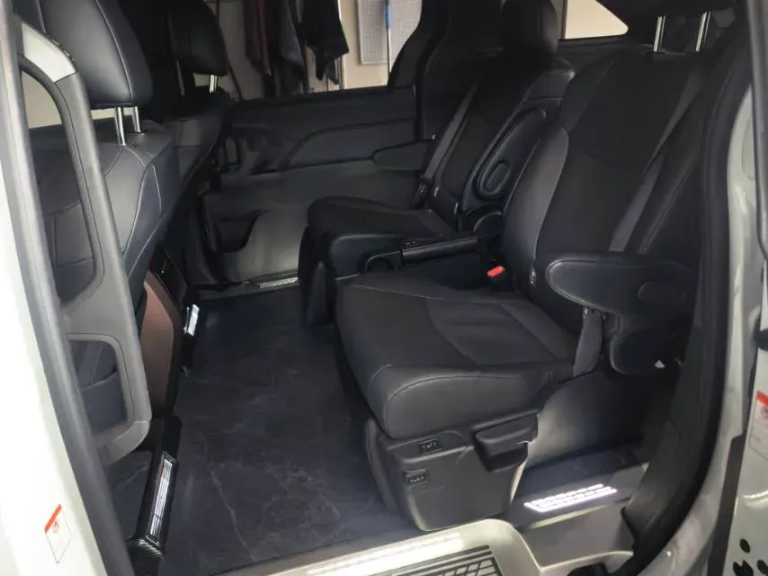 2024 Toyota Granvia 2.5L 189HP L4 E-CVT Hybrid,autocango,china used car exporter,china ev exporter,chinese used car exporter,chinese used ev exporter