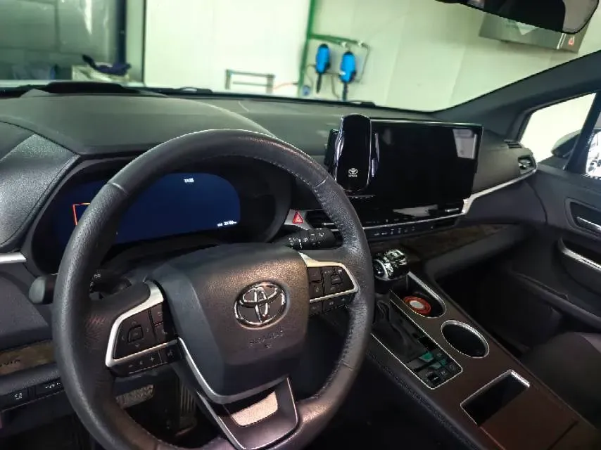 2024 Toyota Granvia 2.5L 189HP L4 E-CVT Hybrid,autocango,china used car exporter,china ev exporter,chinese used car exporter,chinese used ev exporter