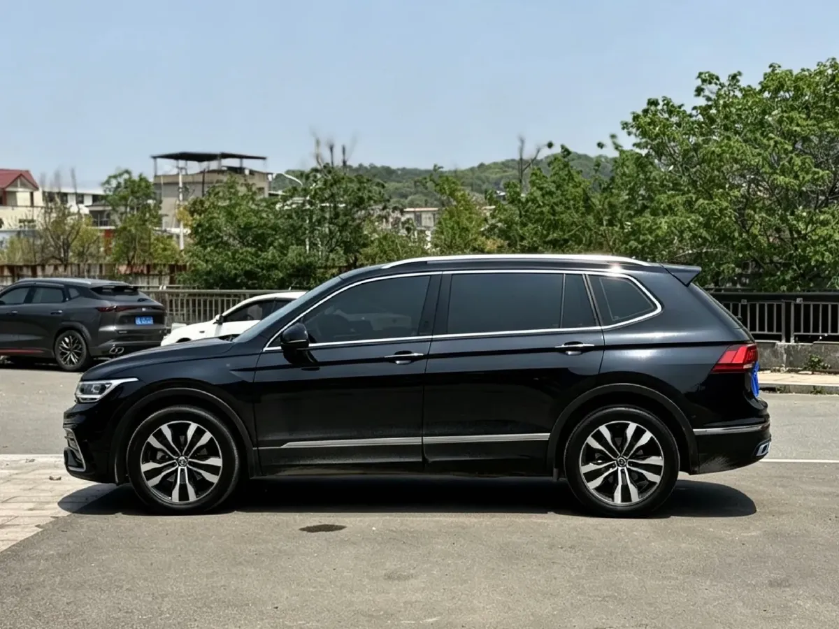 2024 Volkswagen Tiguan L 2.0T 186HP L4 7DCT,autocango,china used car exporter,china ev exporter,chinese used car exporter,chinese used ev exporter