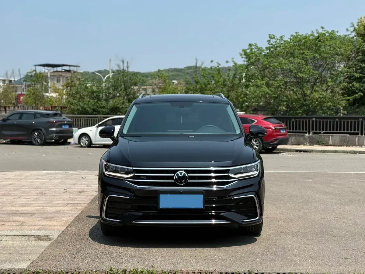 2024 Volkswagen Tiguan L 2.0T 186HP L4 7DCT,autocango,china used car exporter,china ev exporter,chinese used car exporter,chinese used ev exporter