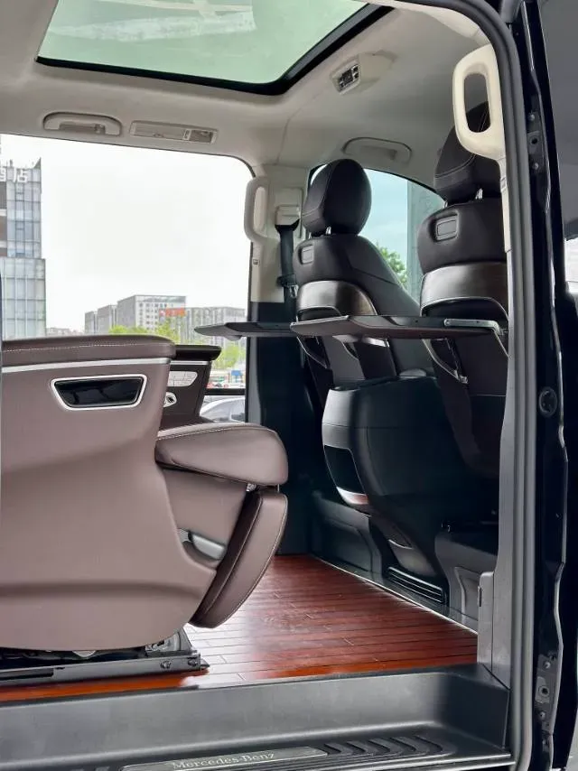2022 Mercedes-Benz V Class 2.0T 211HP L4 9AT,autocango,china used car exporter,china ev exporter,chinese used car exporter,chinese used ev exporter