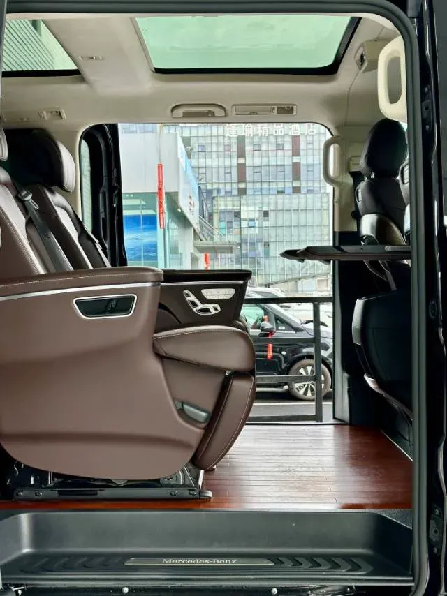 2022 Mercedes-Benz V Class 2.0T 211HP L4 9AT,autocango,china used car exporter,china ev exporter,chinese used car exporter,chinese used ev exporter