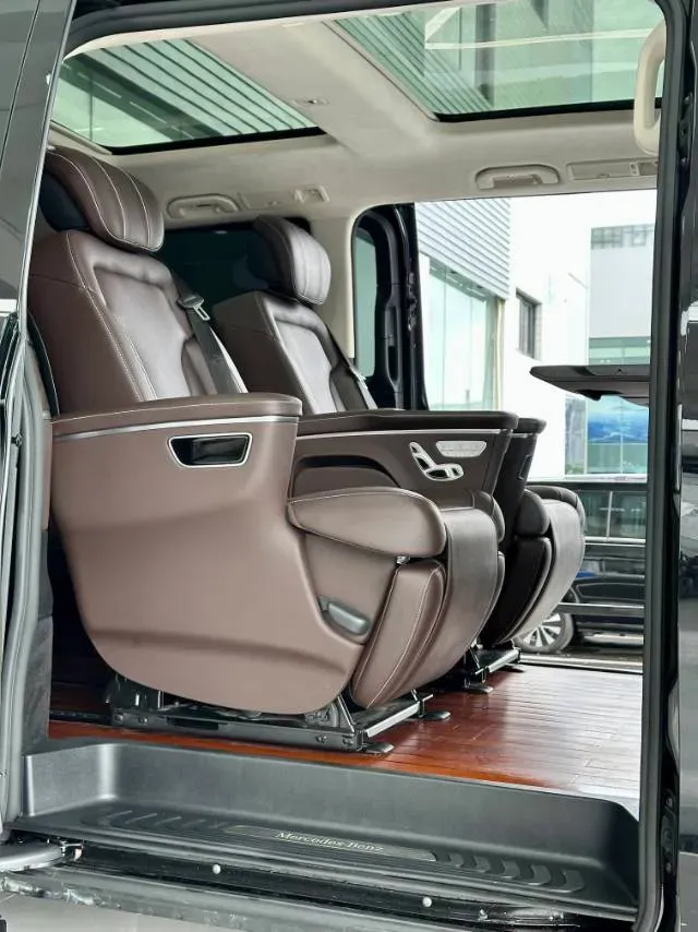 2022 Mercedes-Benz V Class 2.0T 211HP L4 9AT,autocango,china used car exporter,china ev exporter,chinese used car exporter,chinese used ev exporter