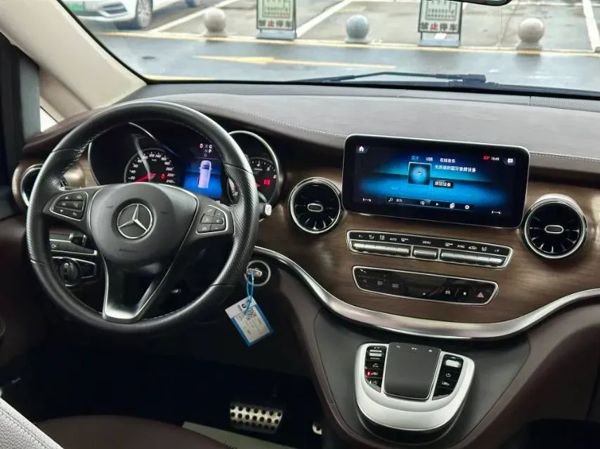 2022 Mercedes-Benz V Class 2.0T 211HP L4 9AT,autocango,china used car exporter,china ev exporter,chinese used car exporter,chinese used ev exporter
